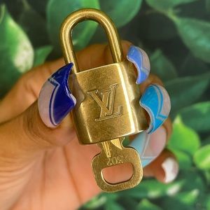 LOUIS VUITTON LOCK AND KEY 100% AUTHENTIC LOUIS VUITTON LOCK & KEY